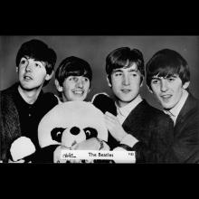 1963 THE BEATLES PHOTO - POSTCARD - VALEX BLACKPOOL - V.82 - 8,8X13,8 - pic 1