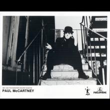 1989 06 05 a Flowers In The Dirt - Paul McCartney - Press kit for the CD - pic 4