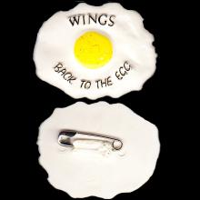 1979 06 08  WINGS FUN CLUB - CLUB SANDWICH - BACK TO THE EGG -BROOCH - pic 1