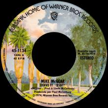 1974 09 13 - MIKE McGEAR - LEAVE IT ⁄ SWEET BABY - SPAIN - WARNER BROS - 45-1134 - pic 1
