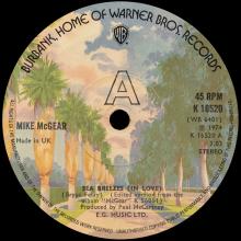 1974 09 27 - MIKE McGEAR - SEA BREEZES ⁄ GIVIN' GREASE A RIDE - UK - WARNER BROS - K 16520 - pic 3