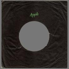 JAMES TAYLOR - CAROLINA IN MY MIND ⁄ SOMETHING'S WRONG - UK - APPLE 32 - PROMO - pic 1