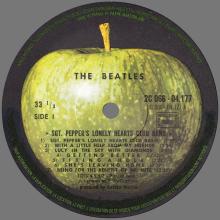 THE BEATLES DISCOGRAPHY FRANCE 1967 06 01 SGT PEPPER'S LONELY HEARTS CLUB BAND - P - APPLE SACEM - 2C 066 - 04.177 - PM 261 - pic 1