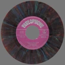 THE BEATLES MULTICOLOR GREECE - GMSP 134 - HEY JUDE ⁄ REVOLUTION - OPEN CENTER - pic 1