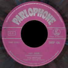 THE BEATLES MULTICOLOR GREECE - GMSP 134 - HEY JUDE ⁄ REVOLUTION - OPEN CENTER - pic 1