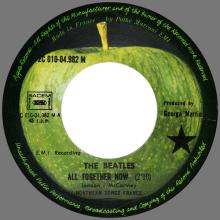 THE BEATLES DISCOGRAPHY FRANCE - OLDIES BUT GOLDIES - 310 L1-P1 - ALL TOGETHER NOW / HEY BULLDOG - E 2C 010-04982 - pic 1
