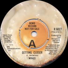 uk1979(3) Getting Closer ⁄ Baby's Request R 6027 - pic 1