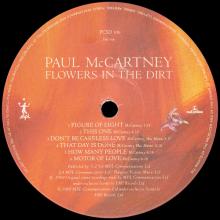 1989 11 23 -A- FLOWERS IN THE DIRT - WORLD TOUR PACK - PCSDX 106 - 0 077779 363117 - LP AND 45 SINGLE - R 6238 - BOXED SET- LP - pic 12